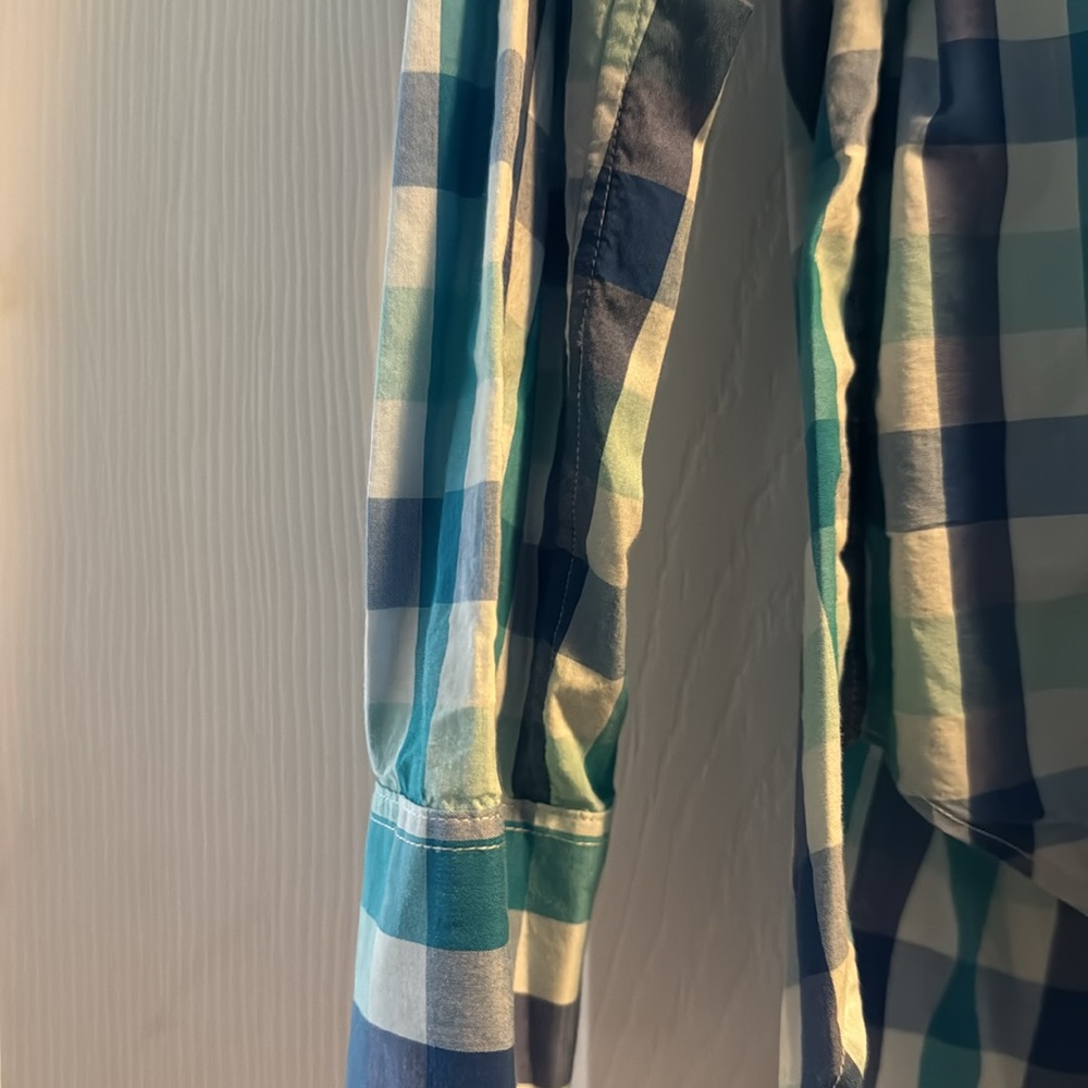 Men’s Button plaid shirt size meduim - Picture 3 of 4